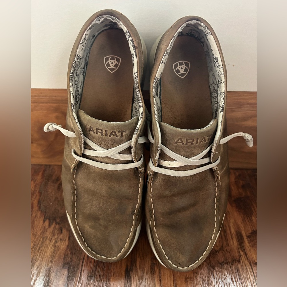 Women’s Ariat Cruisers size 10. Like new!